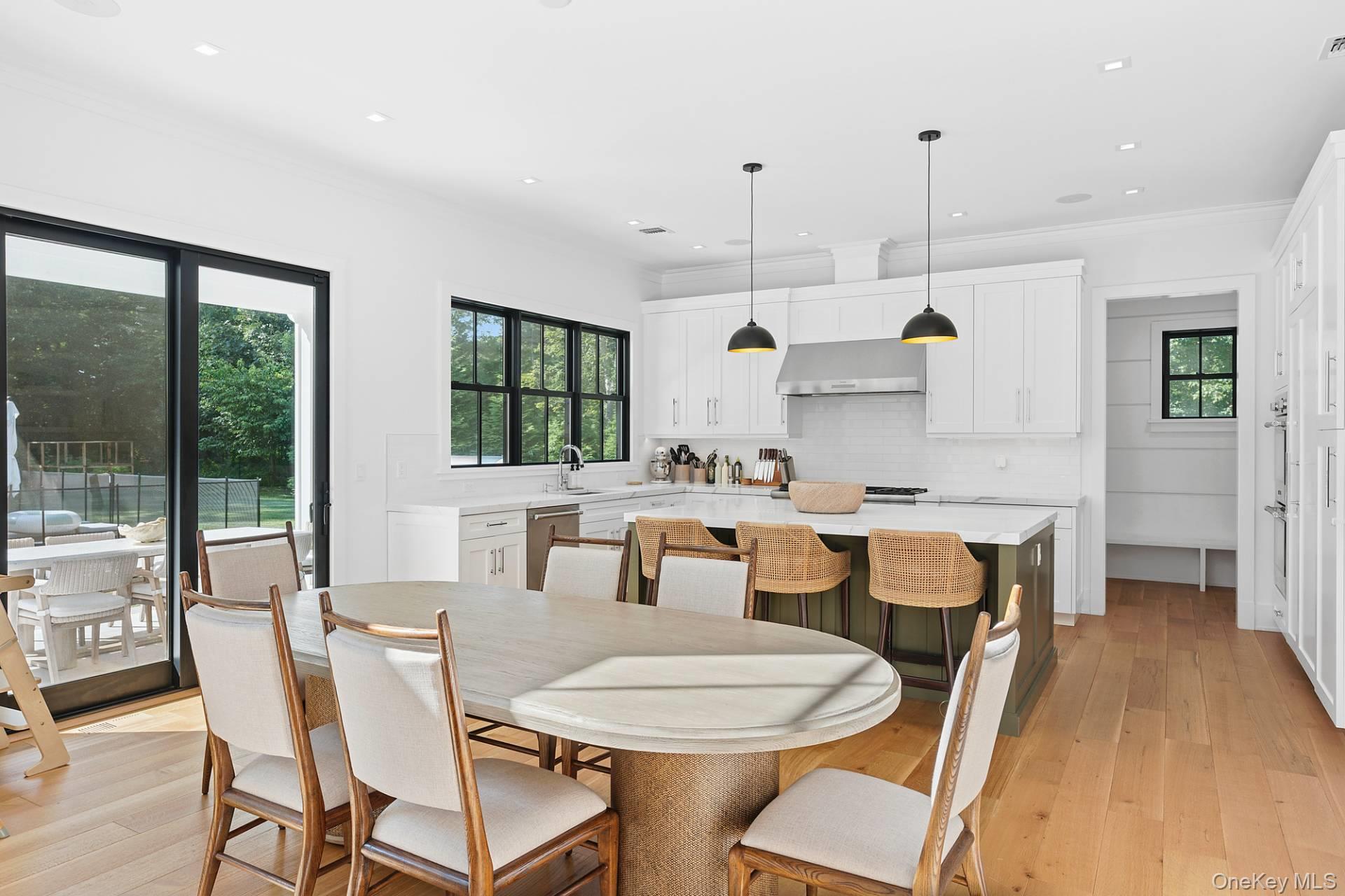 17 White Oak Lane, Southampton, NY 11968