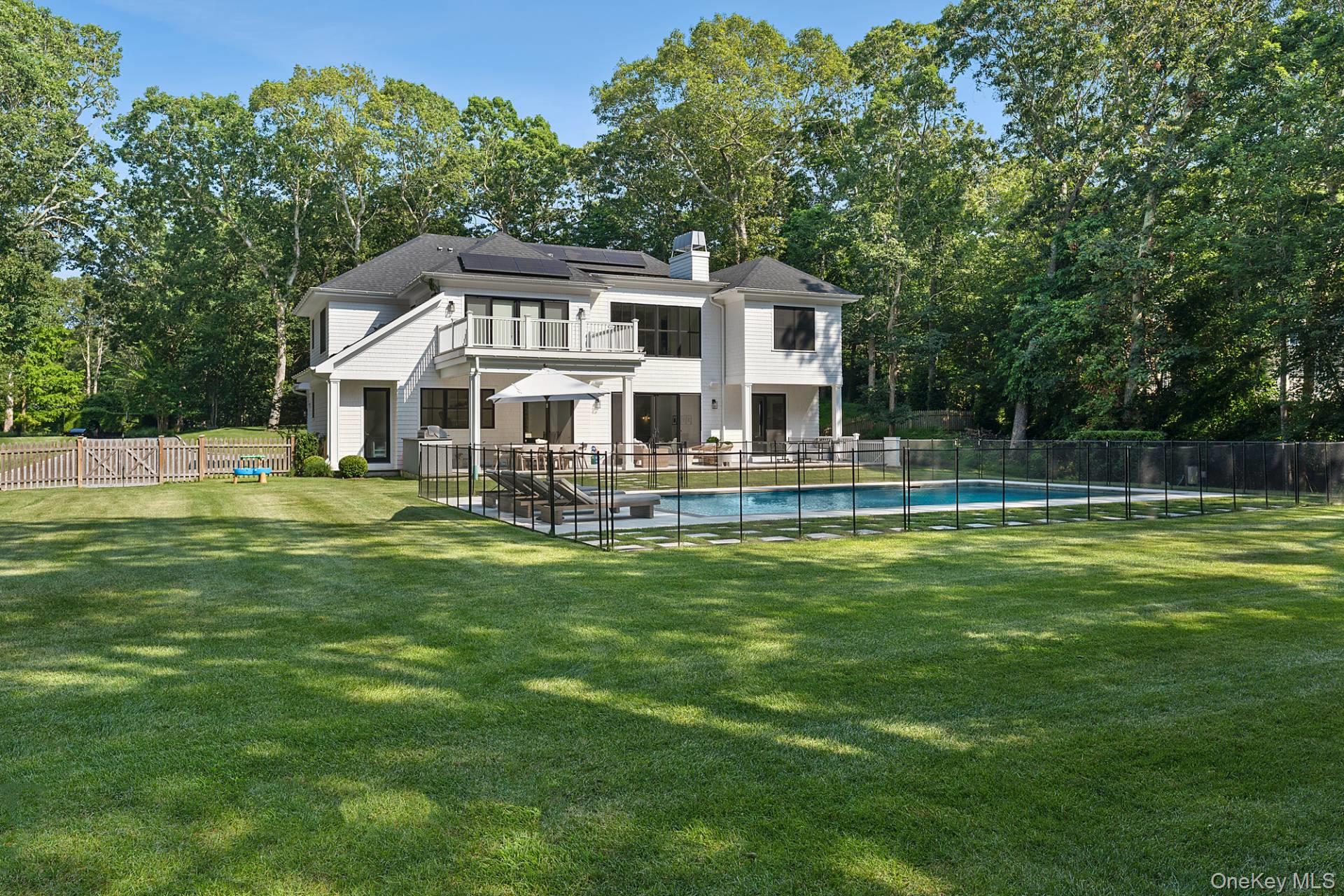 17 White Oak Lane, Southampton, NY 11968