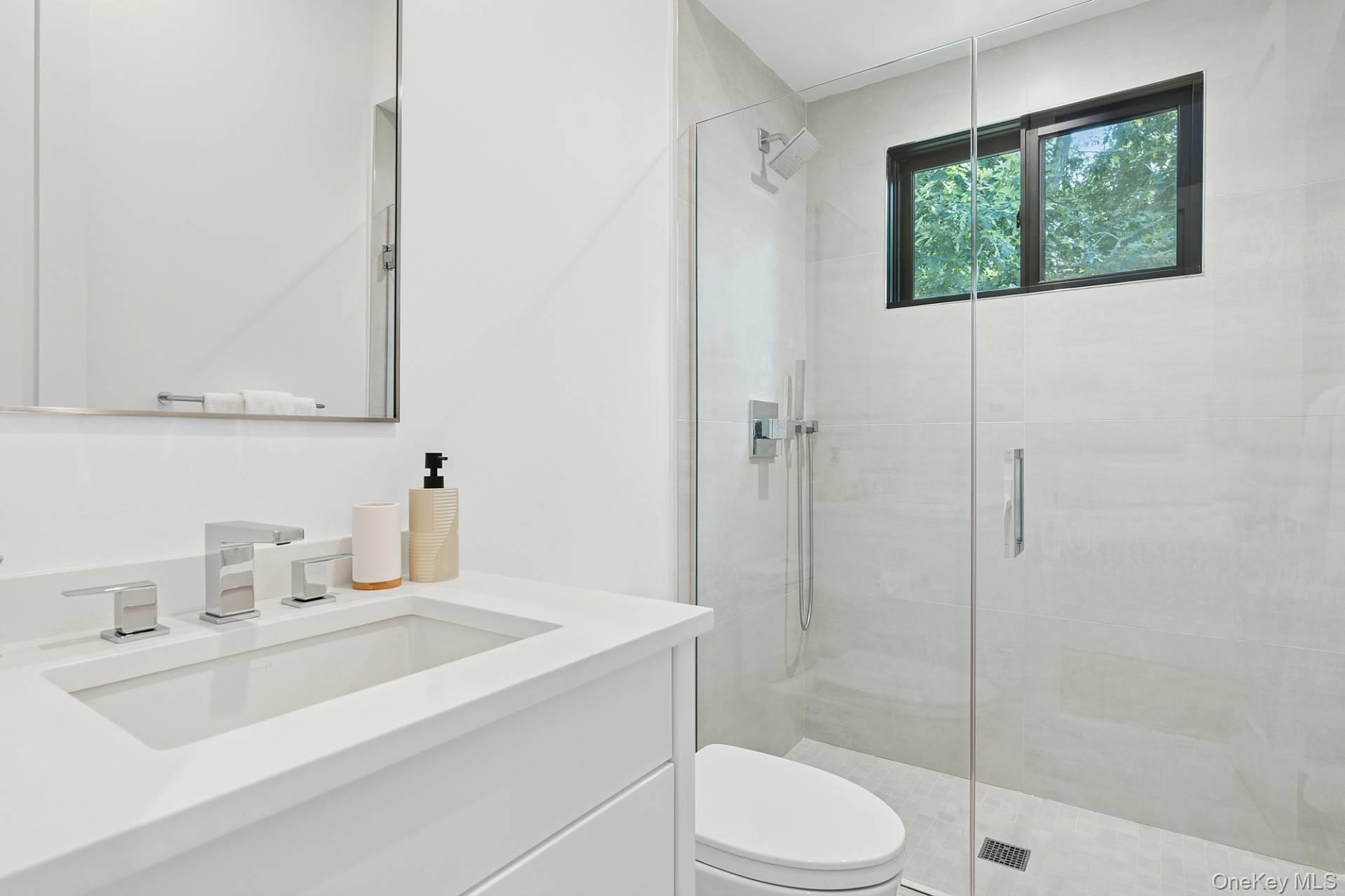 17 White Oak Lane, Southampton, NY 11968