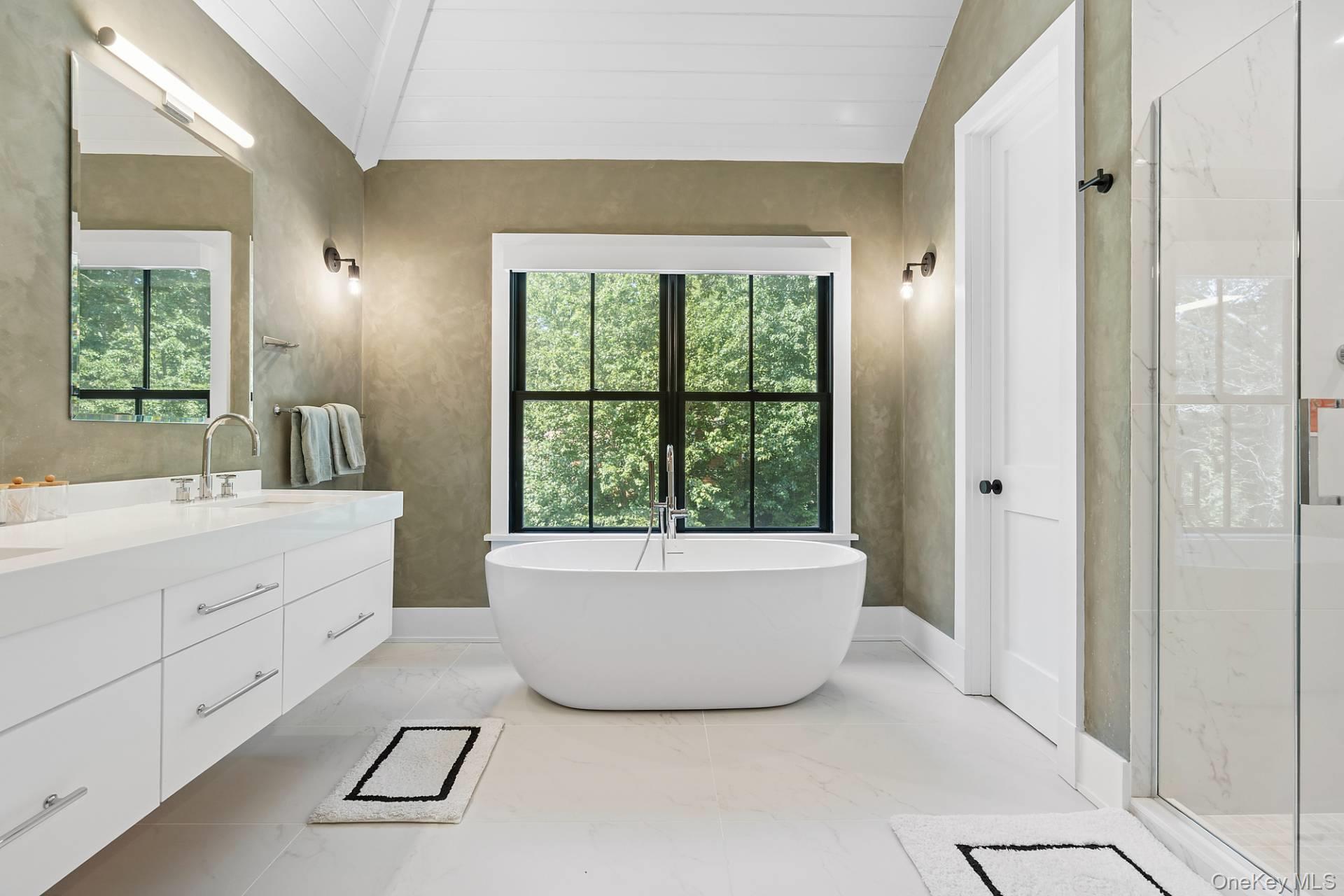 17 White Oak Lane, Southampton, NY 11968