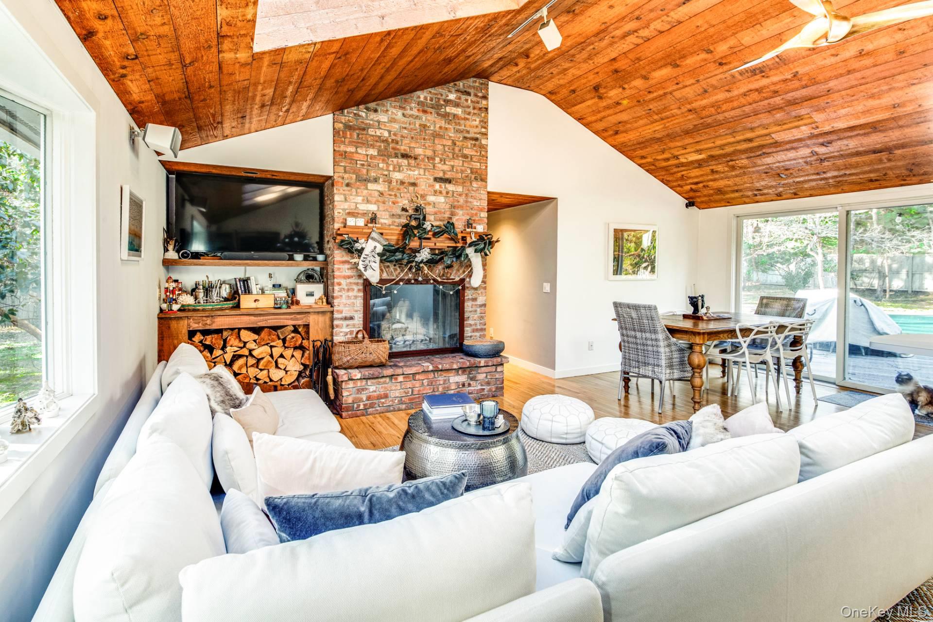 11 Deer Lane, East Hampton, NY 11937