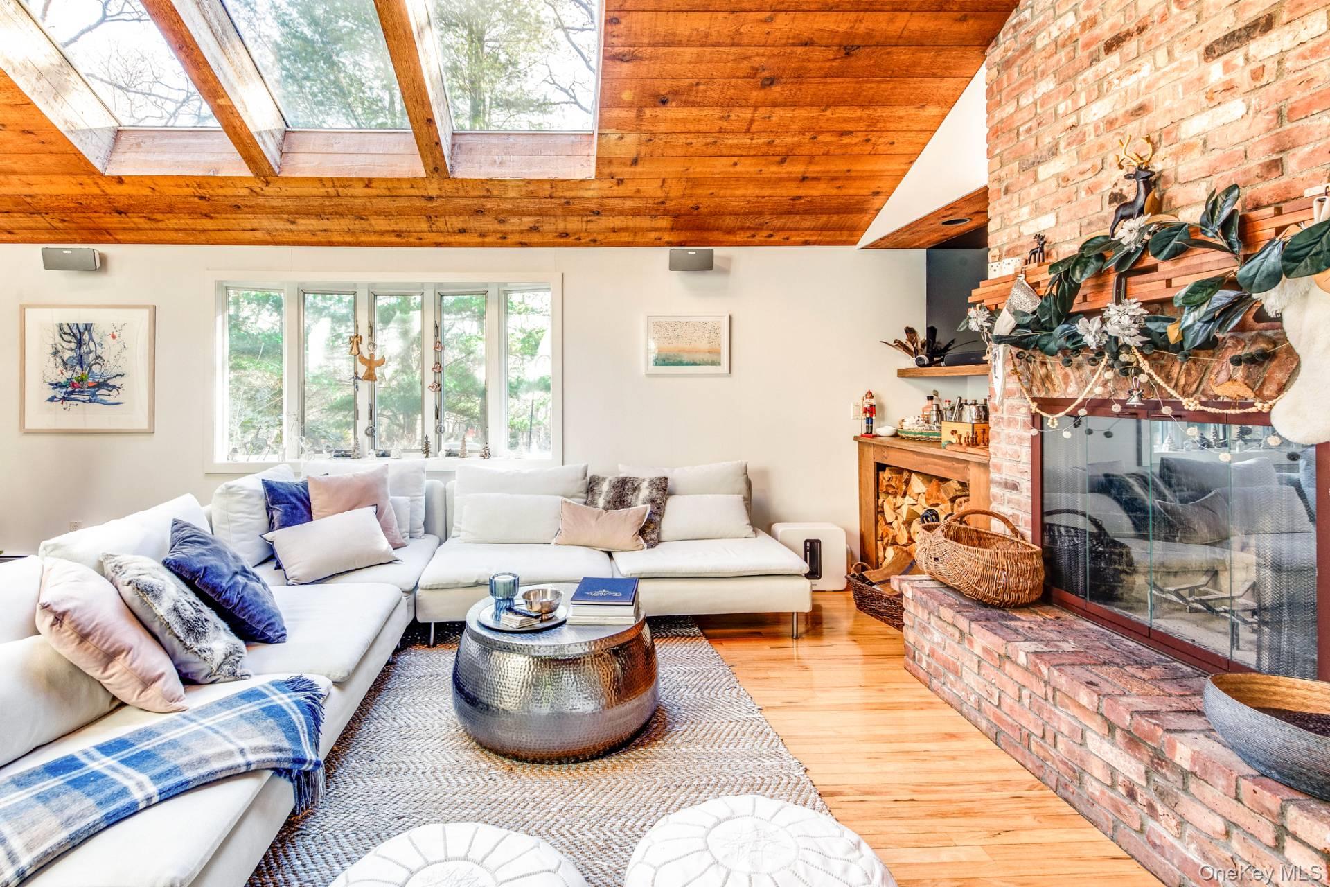 11 Deer Lane, East Hampton, NY 11937