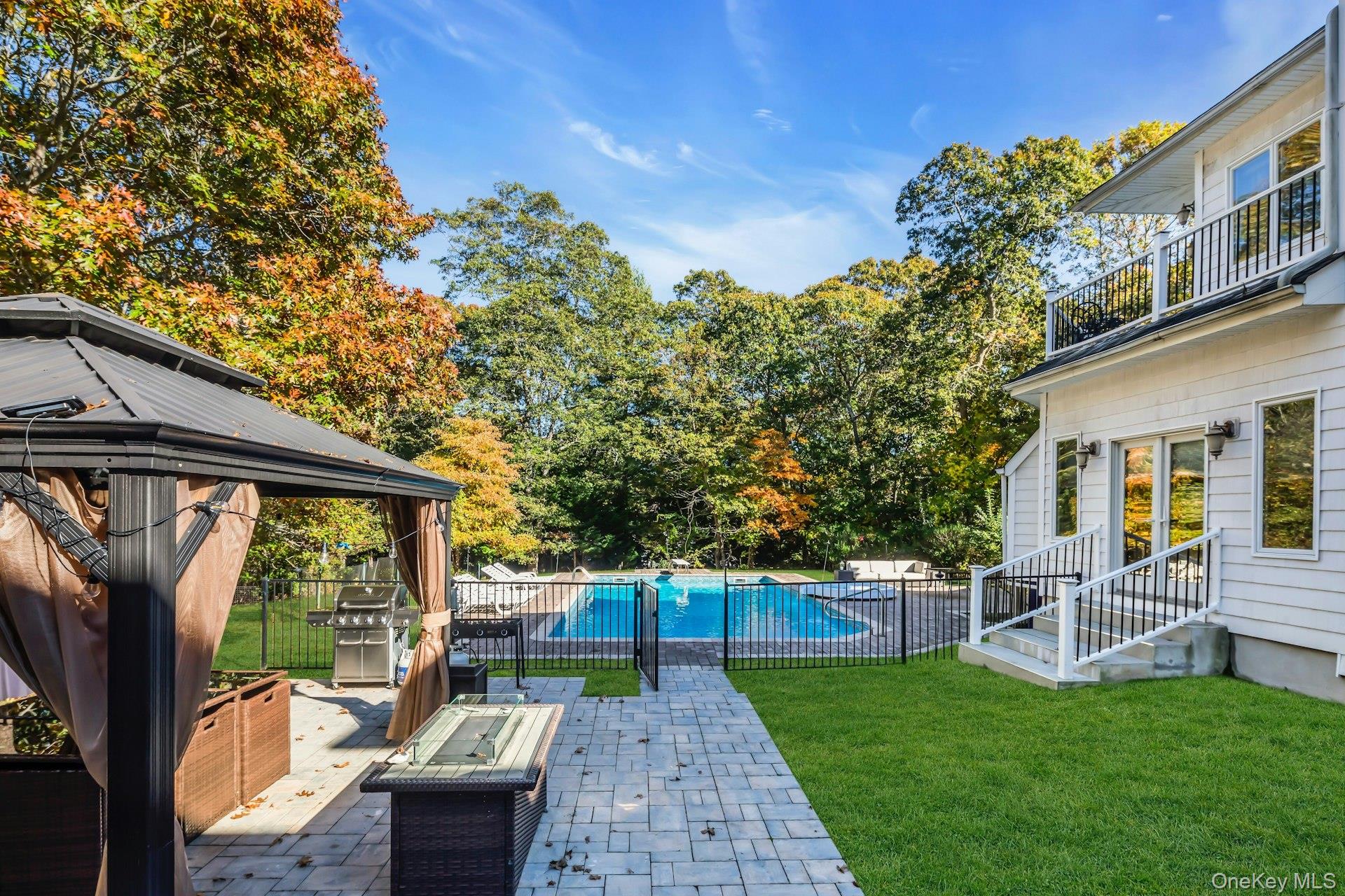 10 Bay Woods Drive, Hampton Bays, NY 11946