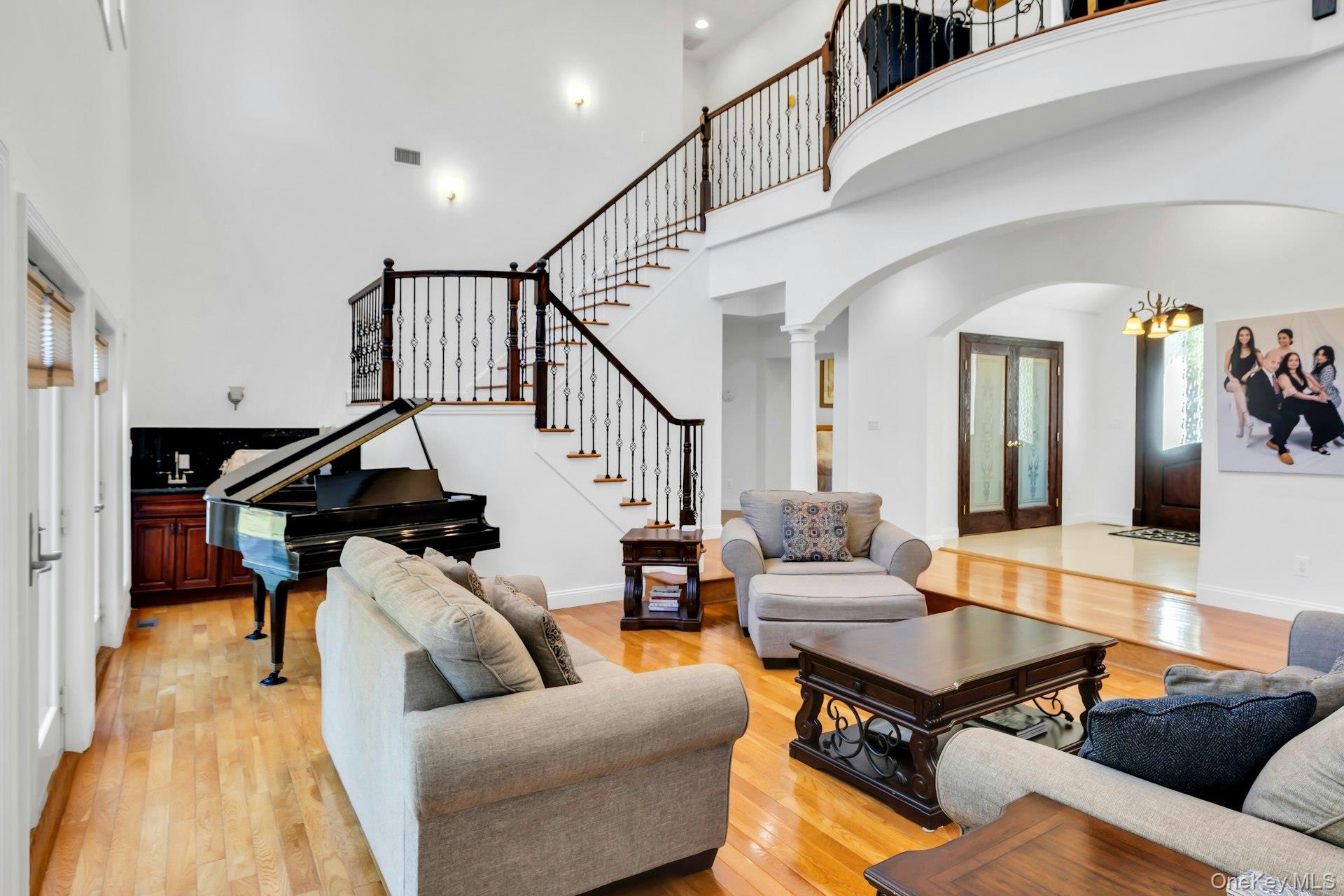 10 Bay Woods Drive, Hampton Bays, NY 11946