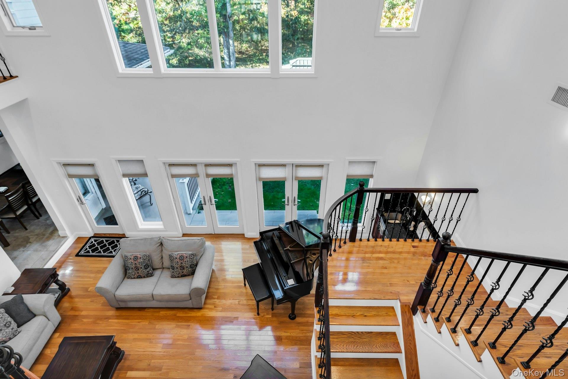 10 Bay Woods Drive, Hampton Bays, NY 11946