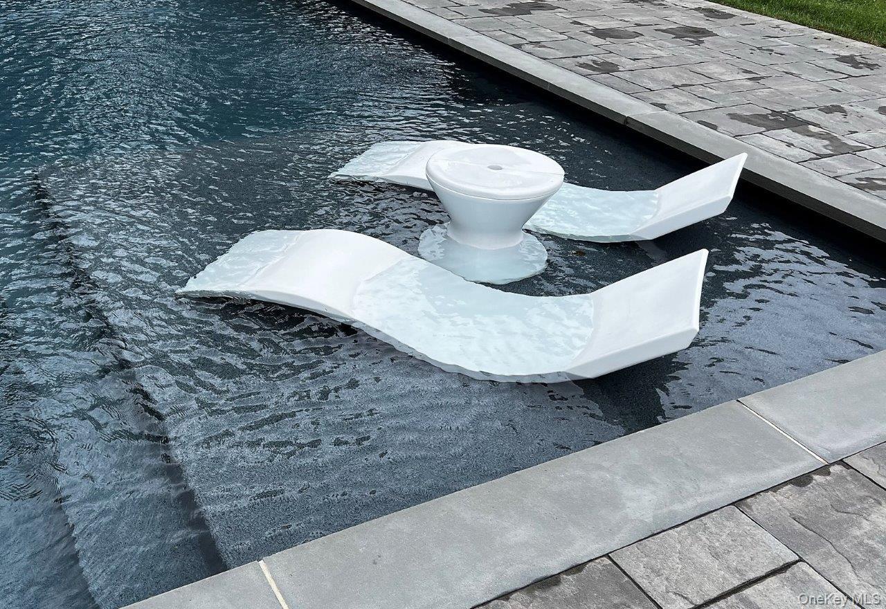 172 Burtis Lane, Syosset, NY 11791