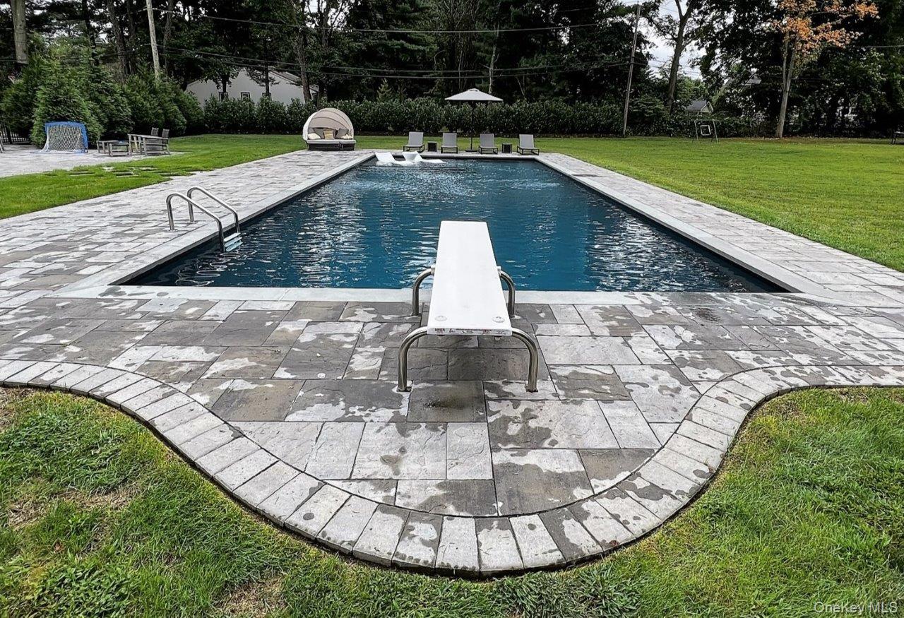 172 Burtis Lane, Syosset, NY 11791