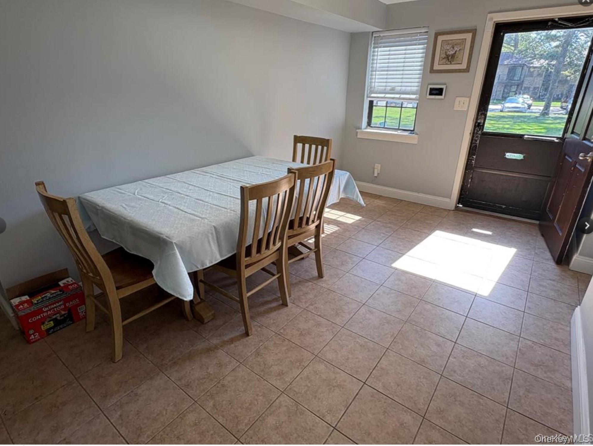 33d newbrook ln # 33d, Bay Shore, NY 11706