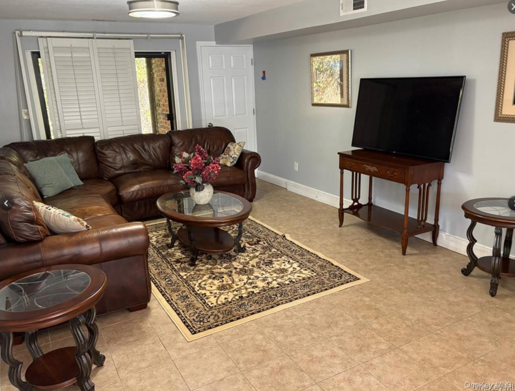 33d newbrook ln # 33d, Bay Shore, NY 11706