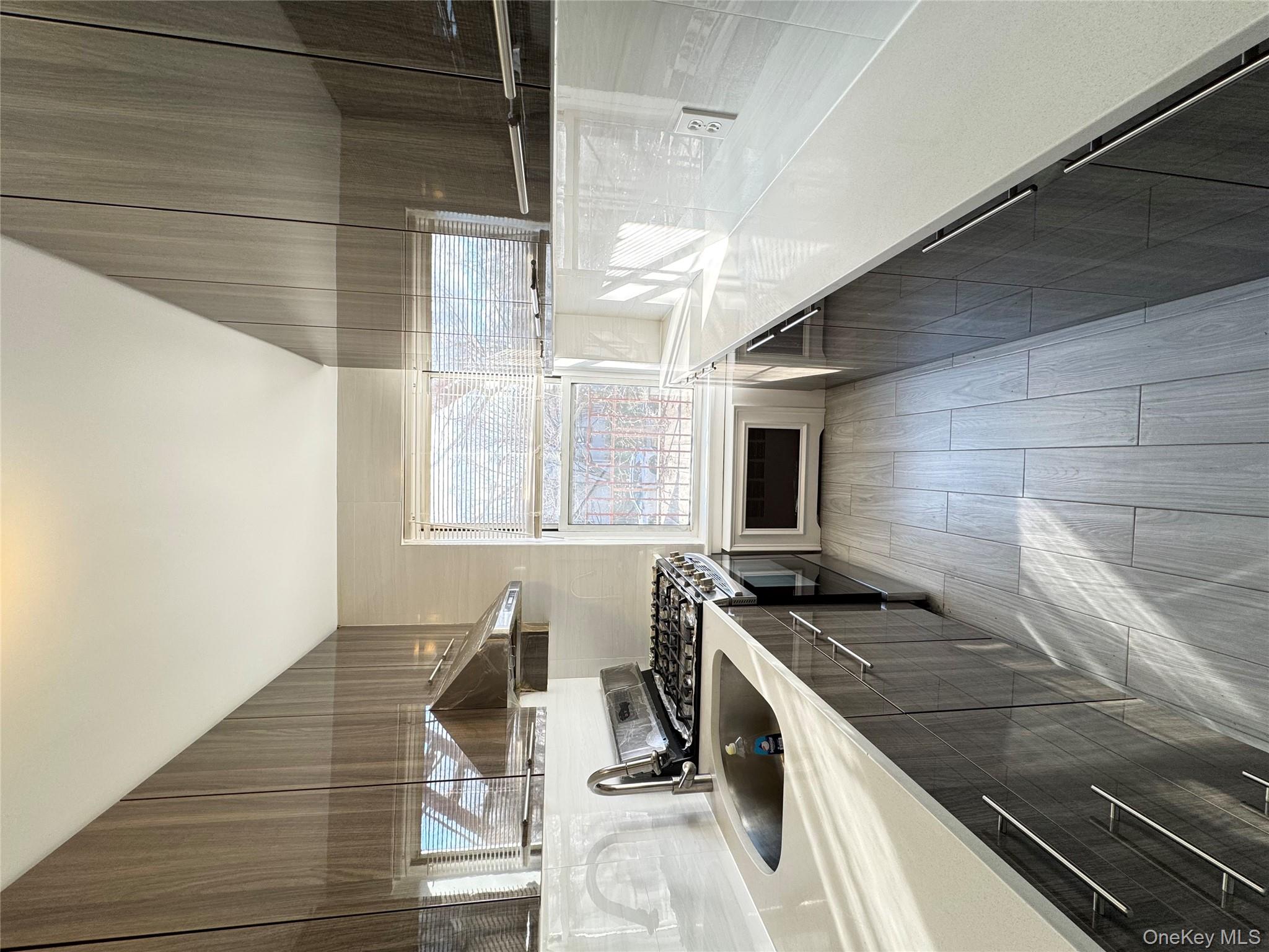 68-09 138th Street # 2B, Flushing, NY 11367