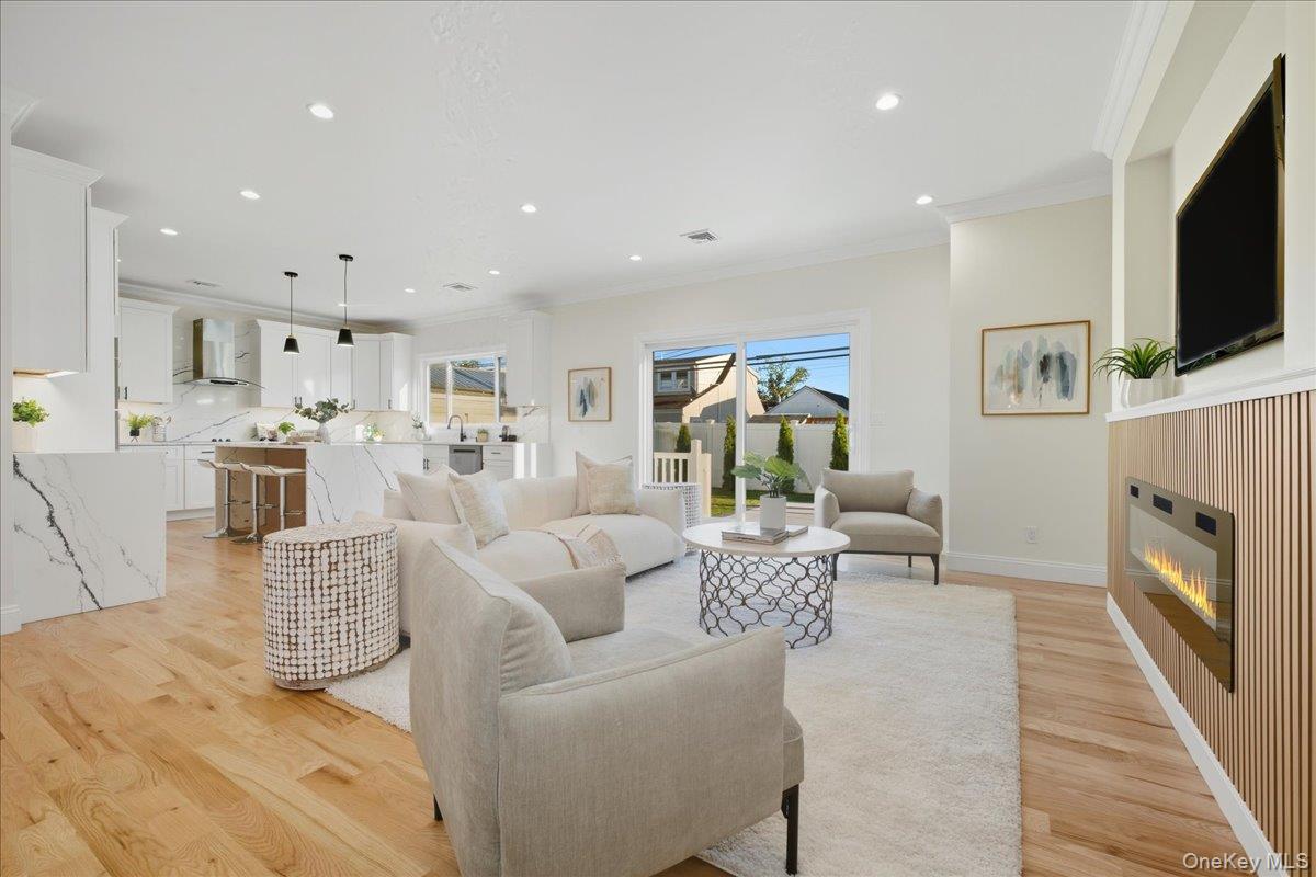 3 Bentley Road, Plainview, NY 11803