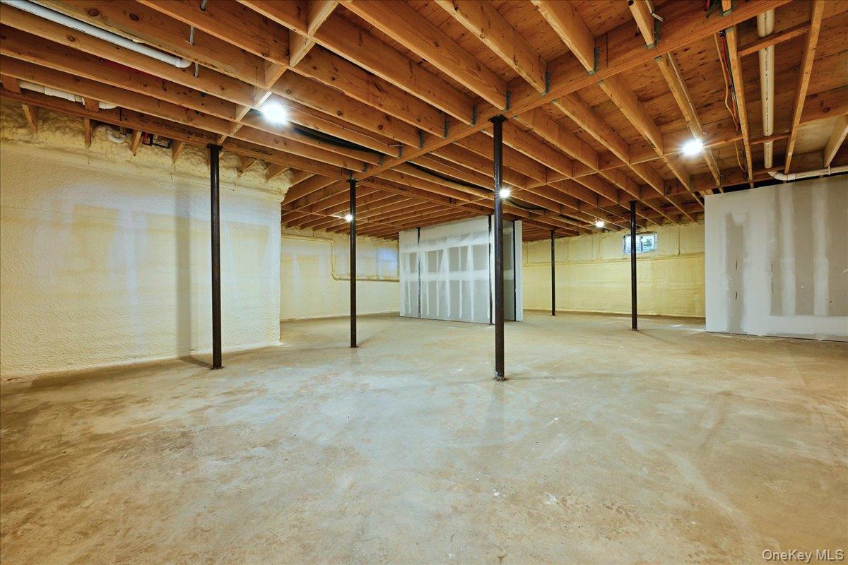 3 Bentley Road, Plainview, NY 11803