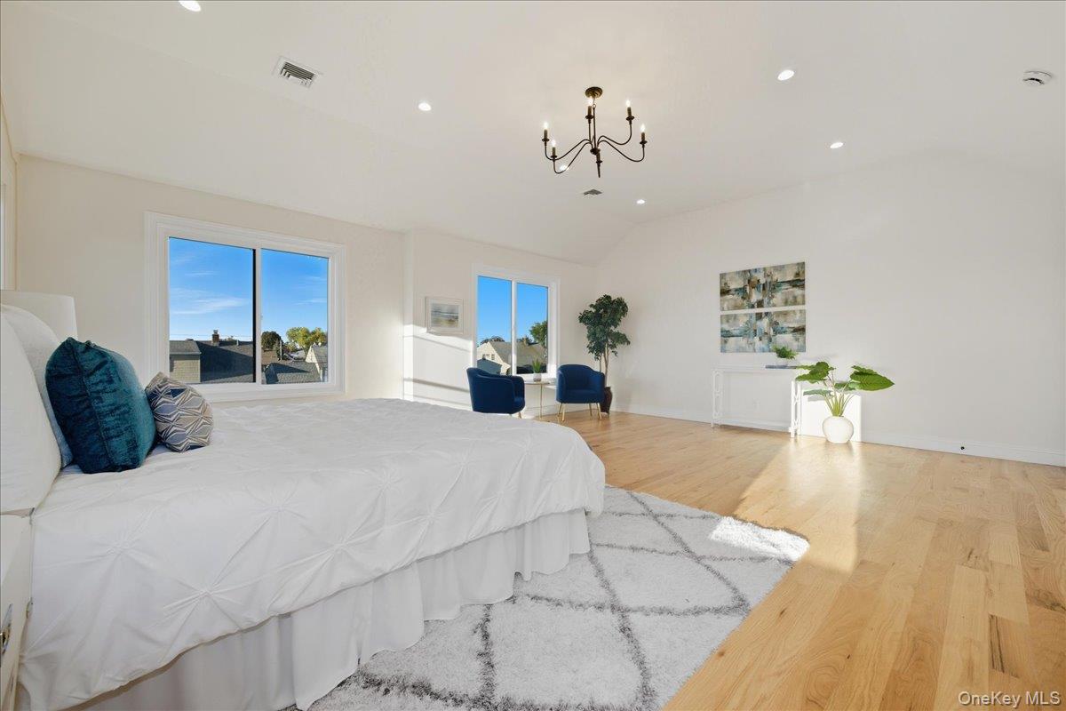 3 Bentley Road, Plainview, NY 11803