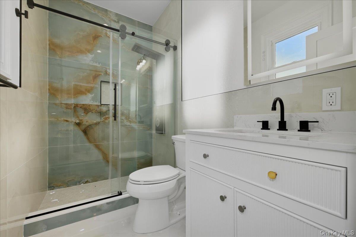 3 Bentley Road, Plainview, NY 11803