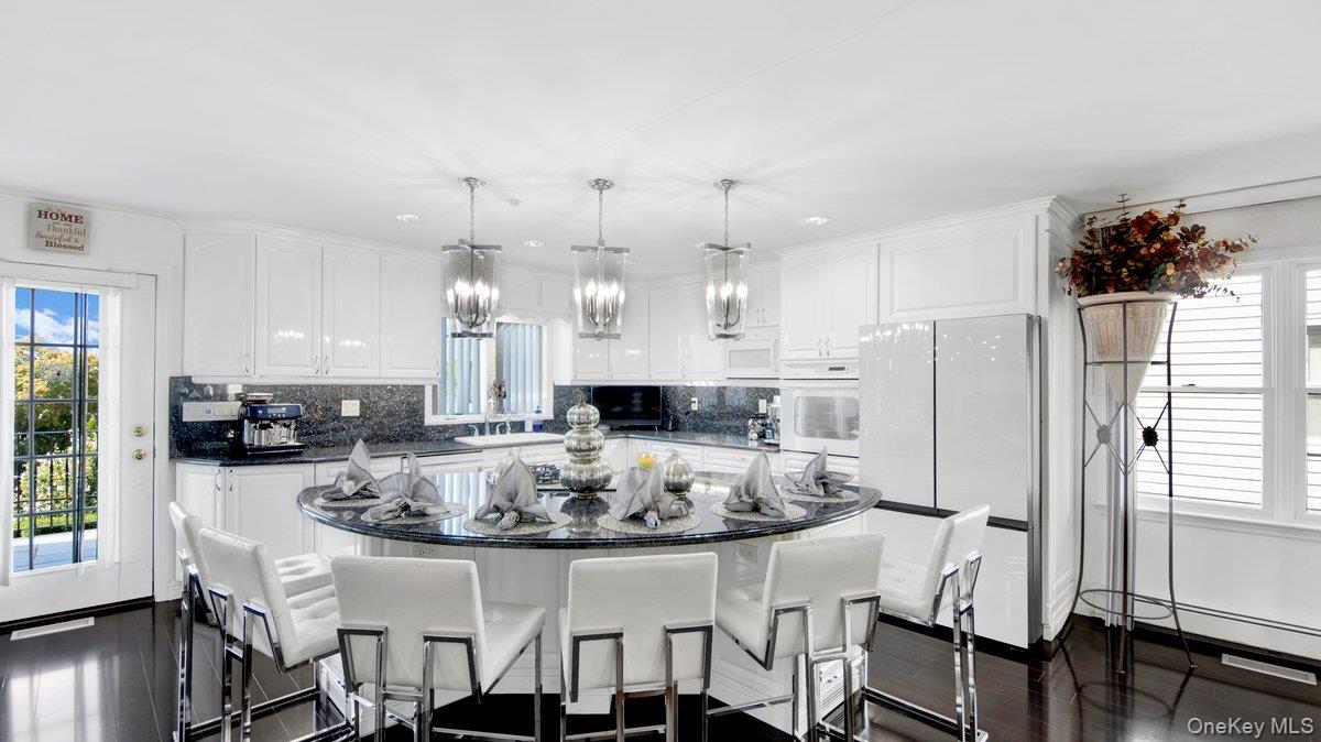 27 Woodside Avenue, Harrison, NY 10604