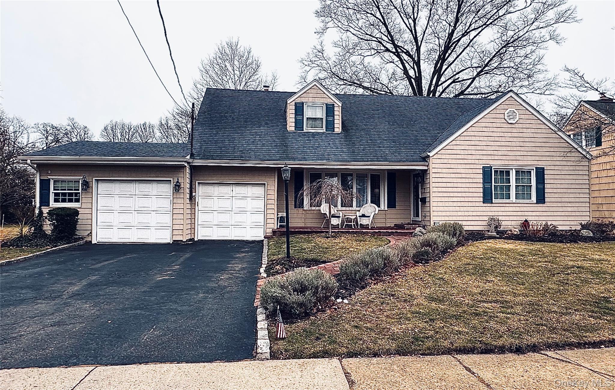 71 Home Street, Malverne, NY 11565