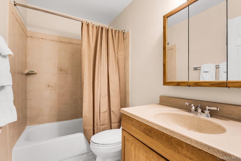 224 Springmeadow Drive # F, Holbrook, NY 11741