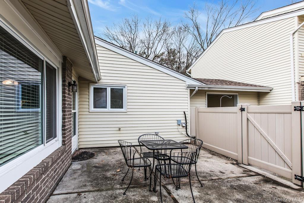 224 Springmeadow Drive # F, Holbrook, NY 11741