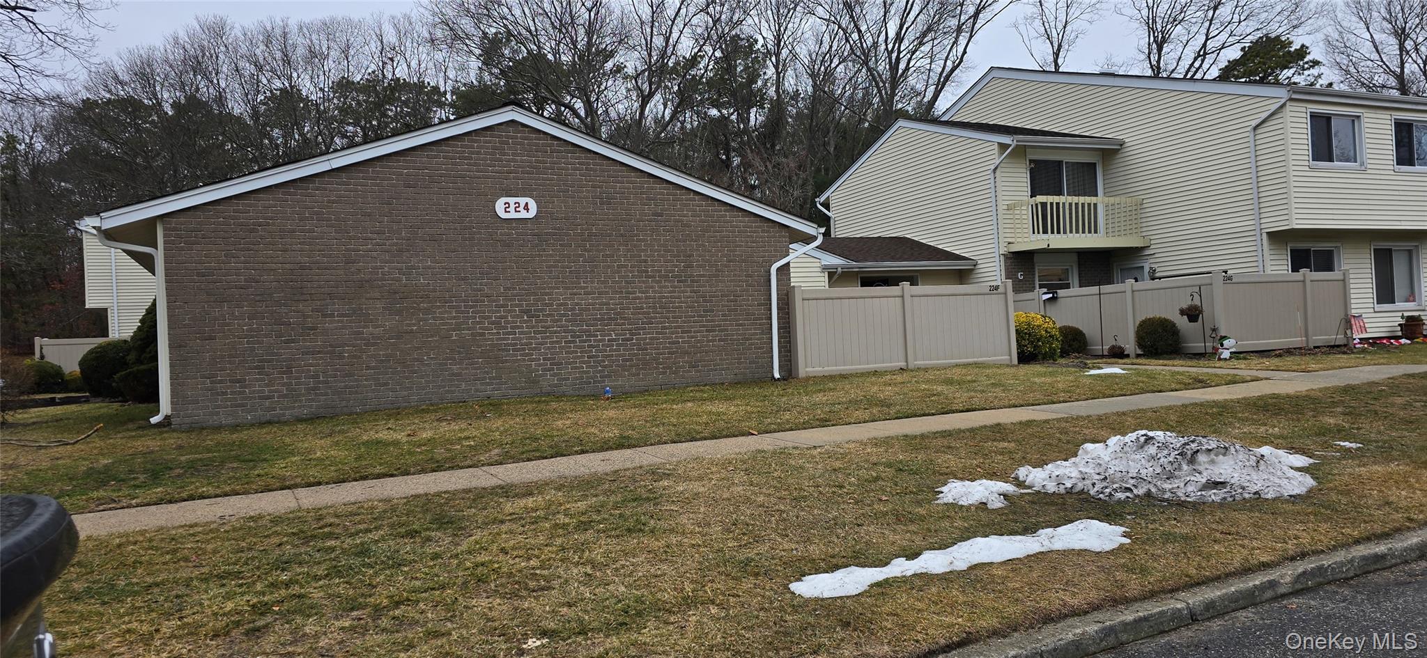 224 Springmeadow Drive # F, Holbrook, NY 11741