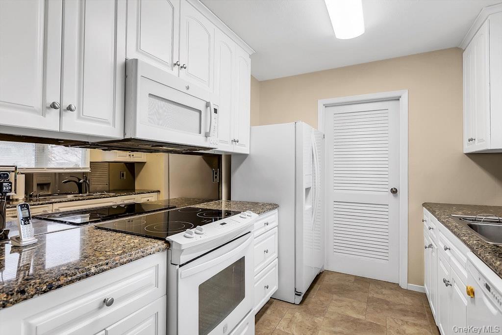 224 Springmeadow Drive # F, Holbrook, NY 11741