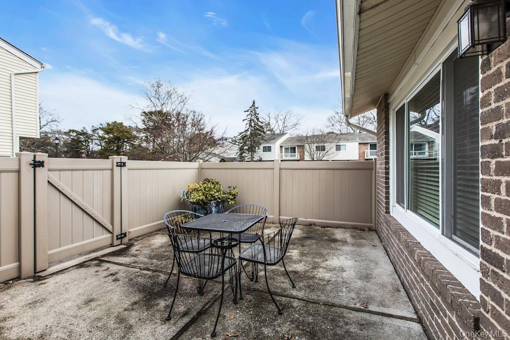 224 Springmeadow Drive # F, Holbrook, NY 11741