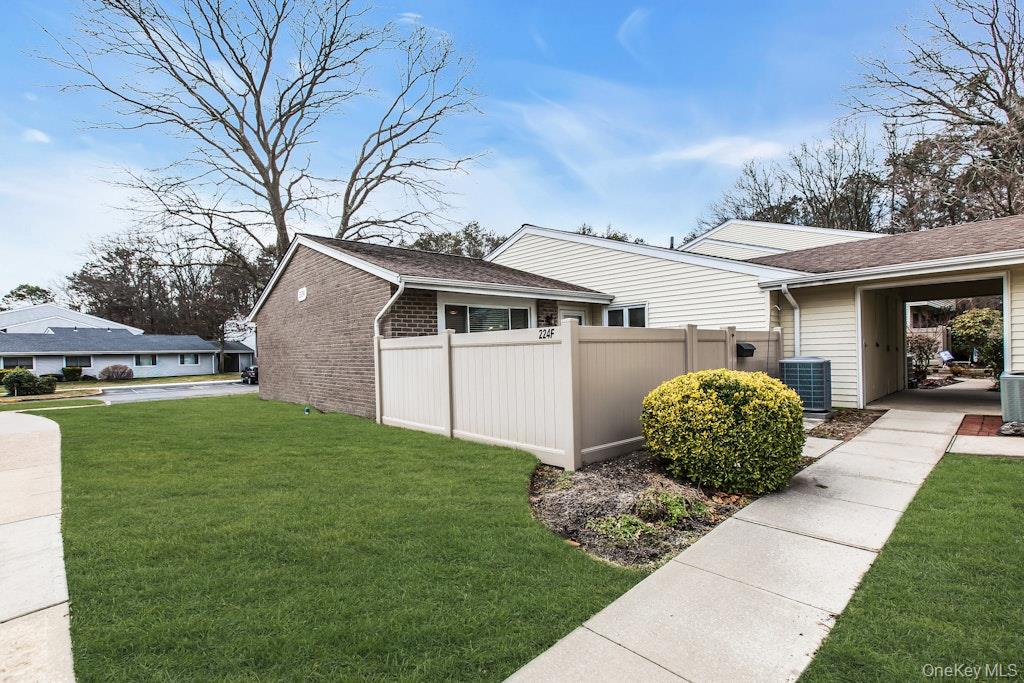 224 Springmeadow Drive # F, Holbrook, NY 11741