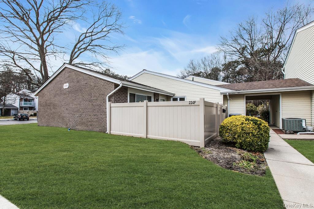 224 Springmeadow Drive # F, Holbrook, NY 11741