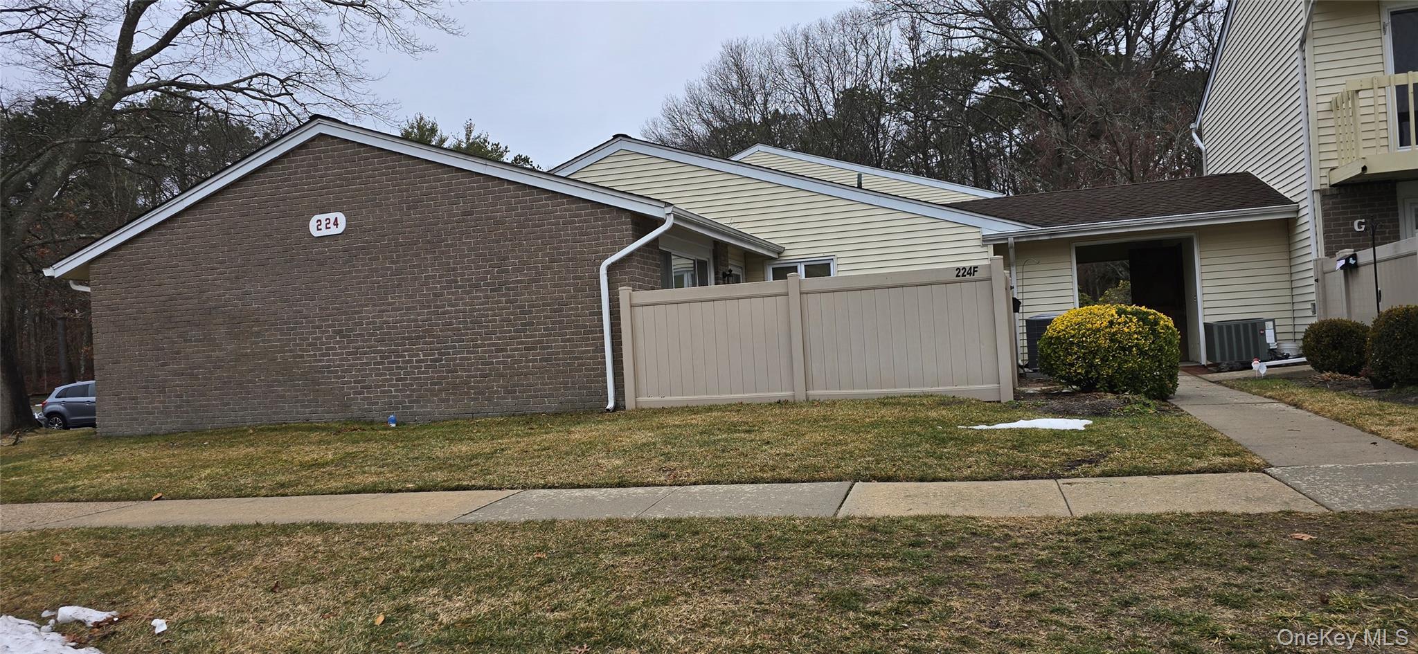 224 Springmeadow Drive # F, Holbrook, NY 11741