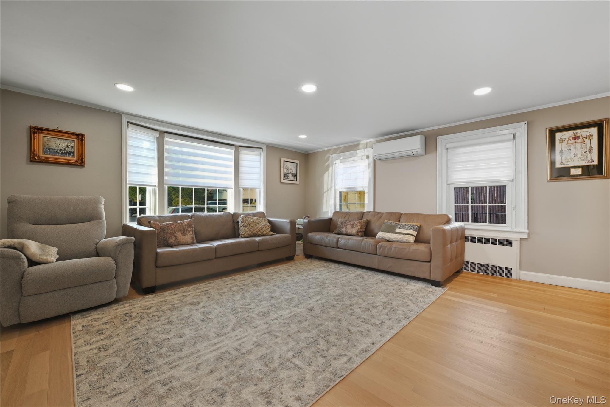 8 Burton Avenue, Woodmere, NY 11598