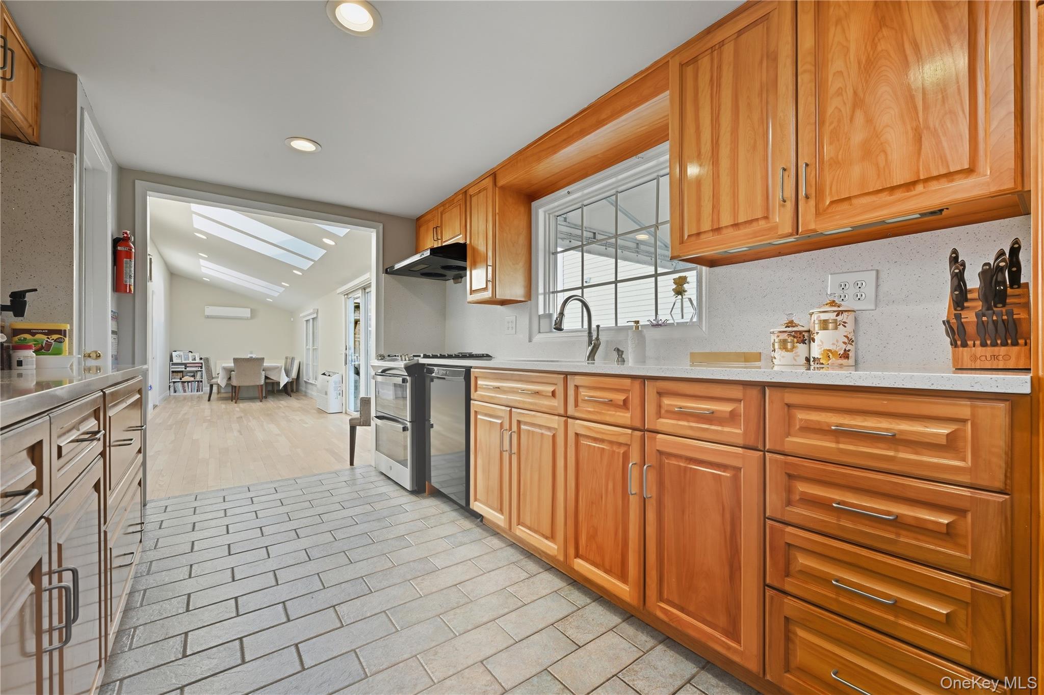 8 Burton Avenue, Woodmere, NY 11598