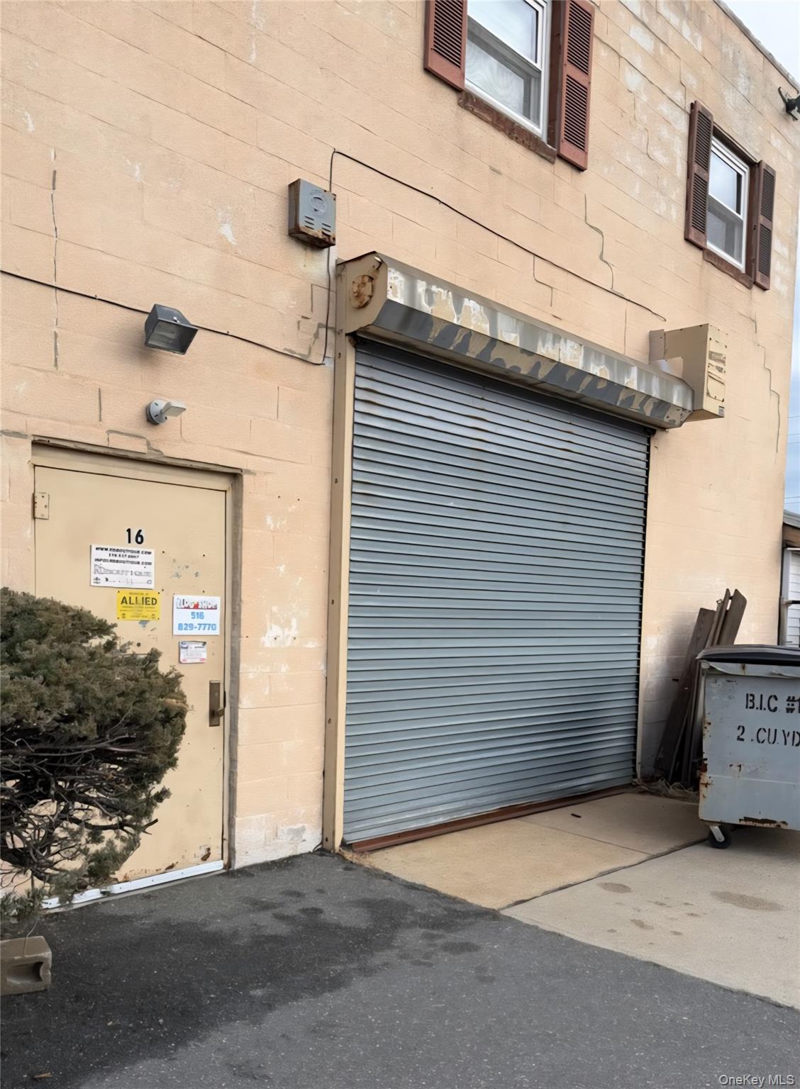 16 McCarthy Road, Island Park, NY 11558