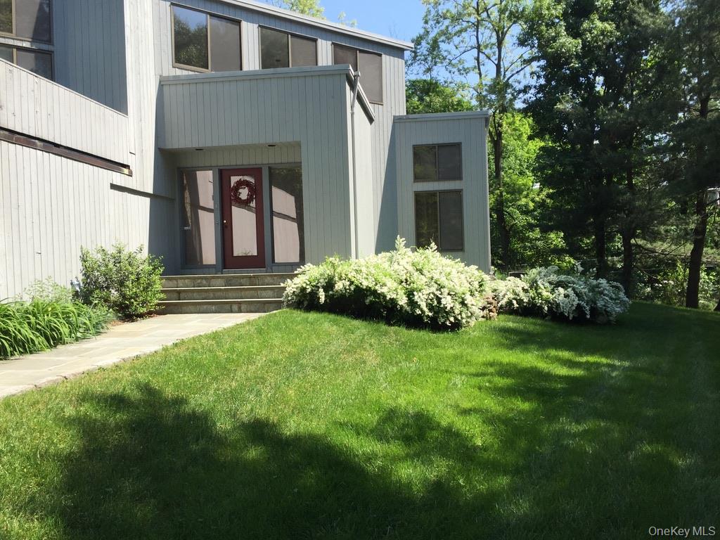 637 Long Hill Road W, Briarcliff Manor, NY 10510