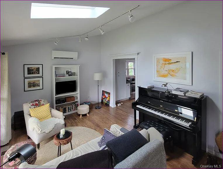 20 Princeton Street, Red Hook, NY 12571