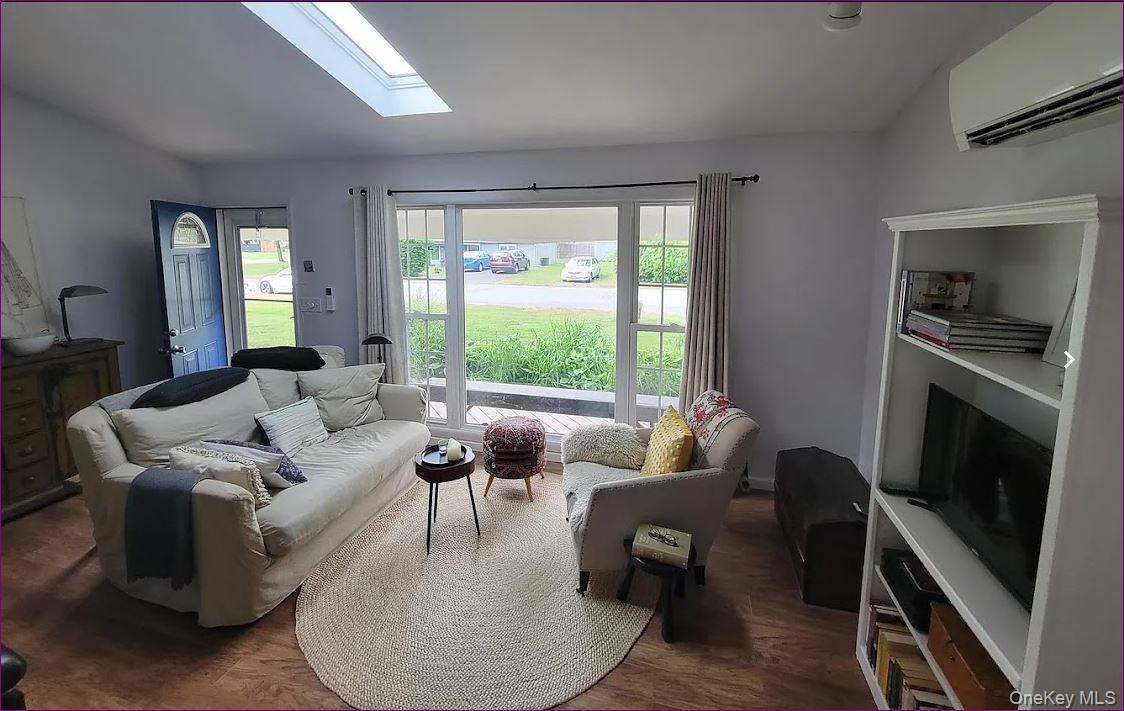 20 Princeton Street, Red Hook, NY 12571