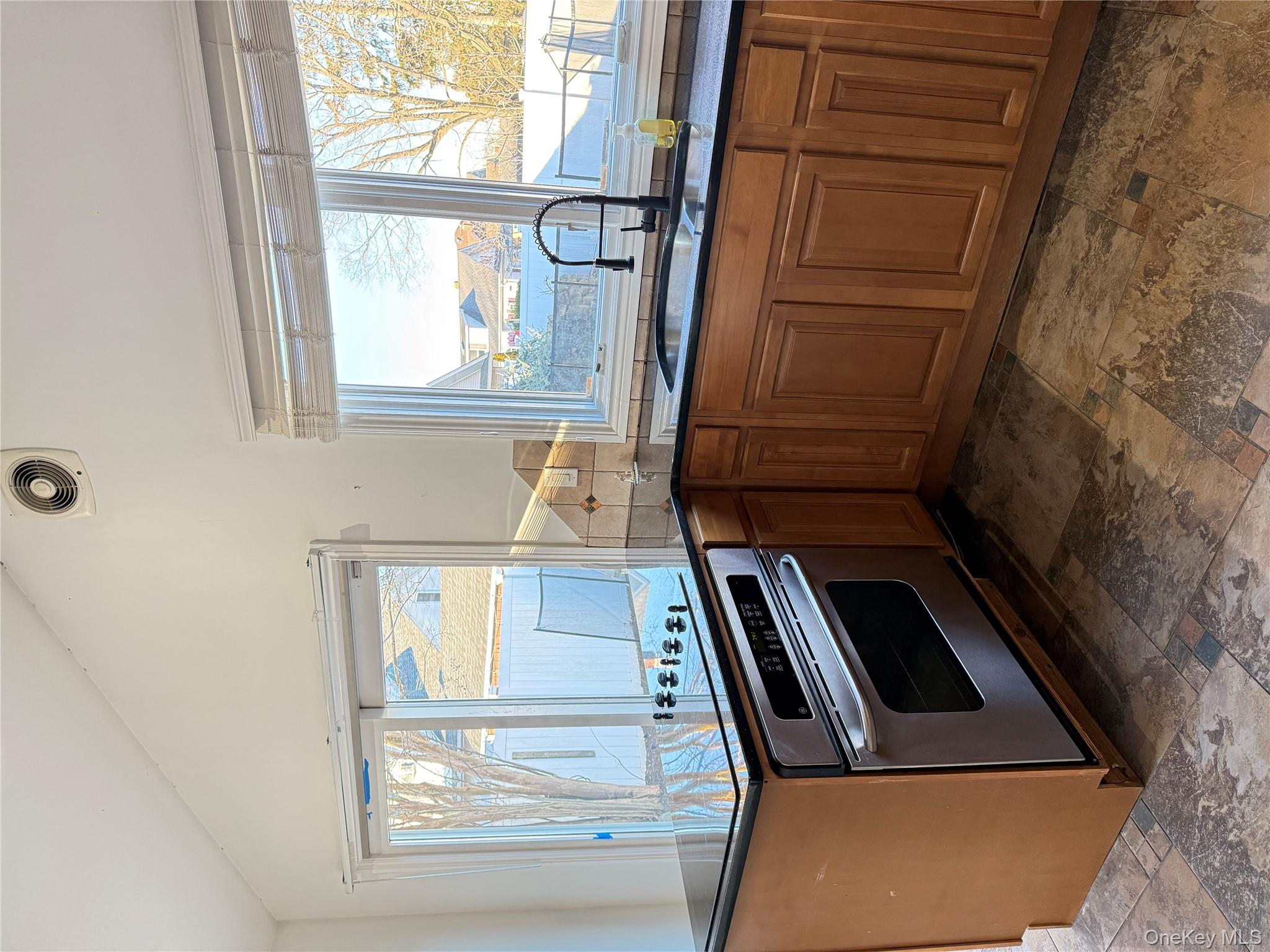 254 Park Avenue, Freeport, NY 11520