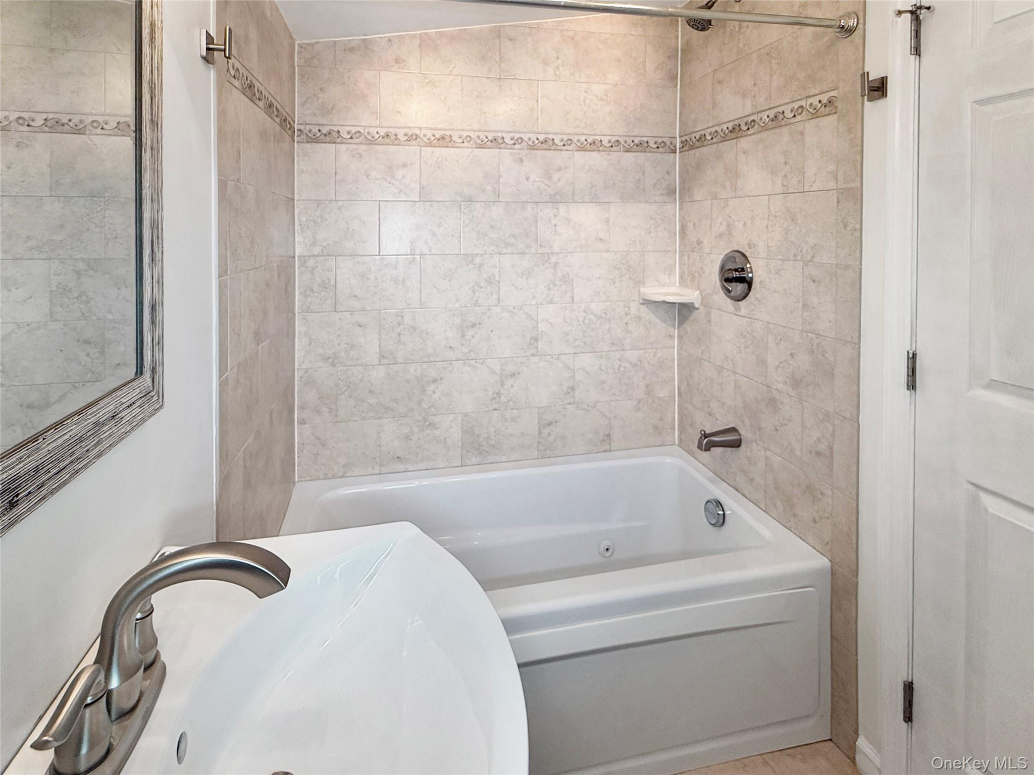 18 Grove Street, Highland, NY 12528