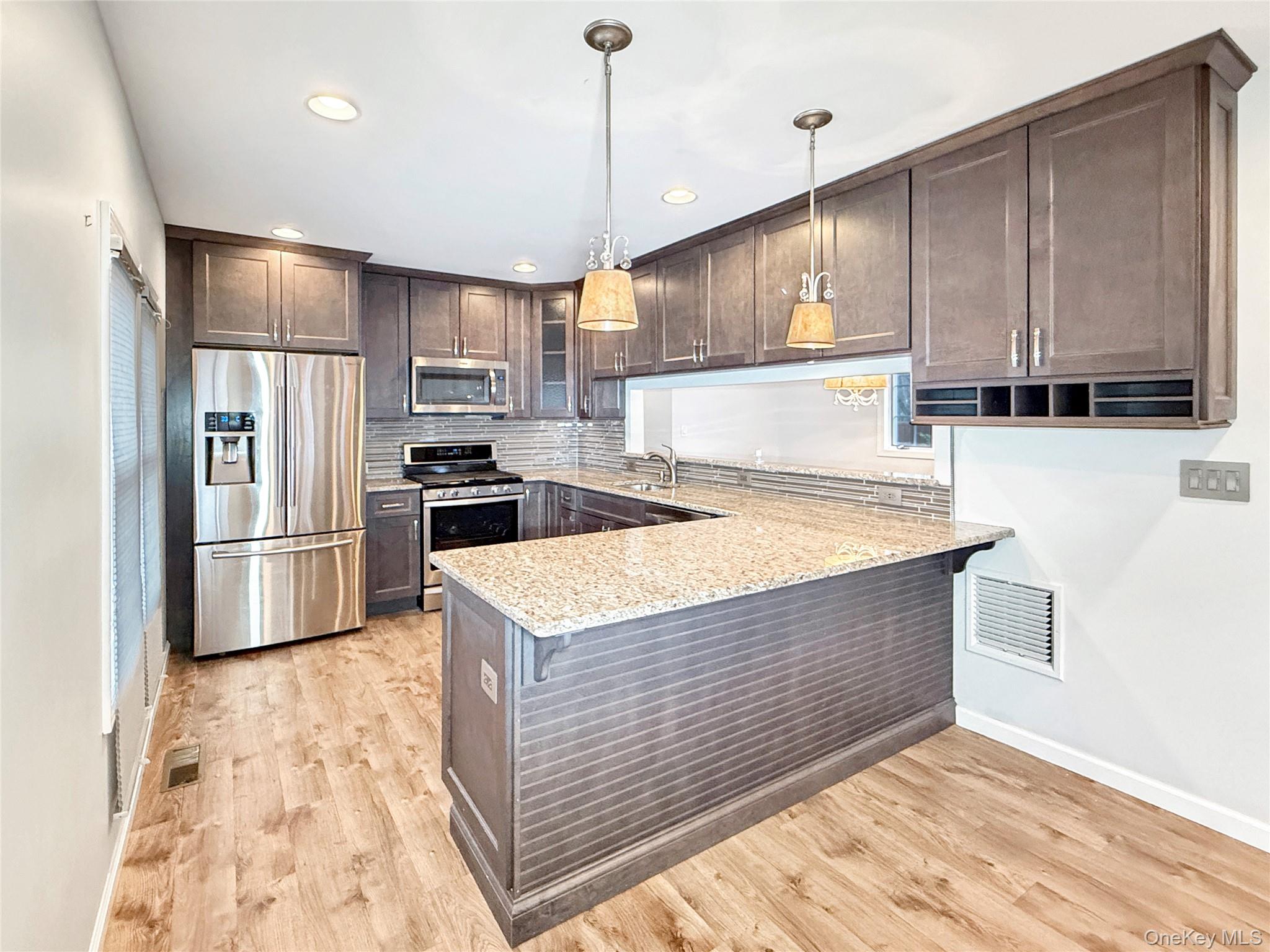 18 Grove Street, Highland, NY 12528