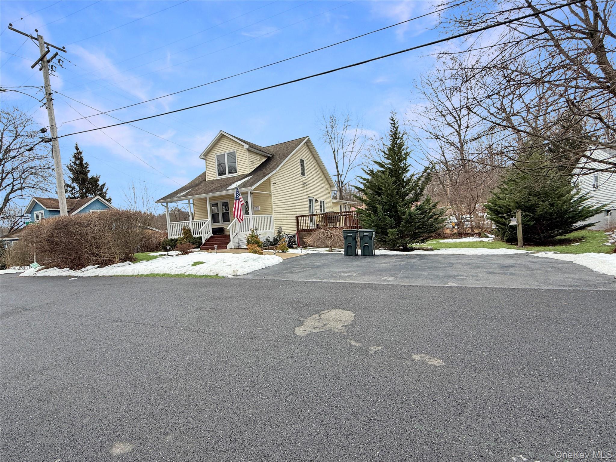 18 Grove Street, Highland, NY 12528