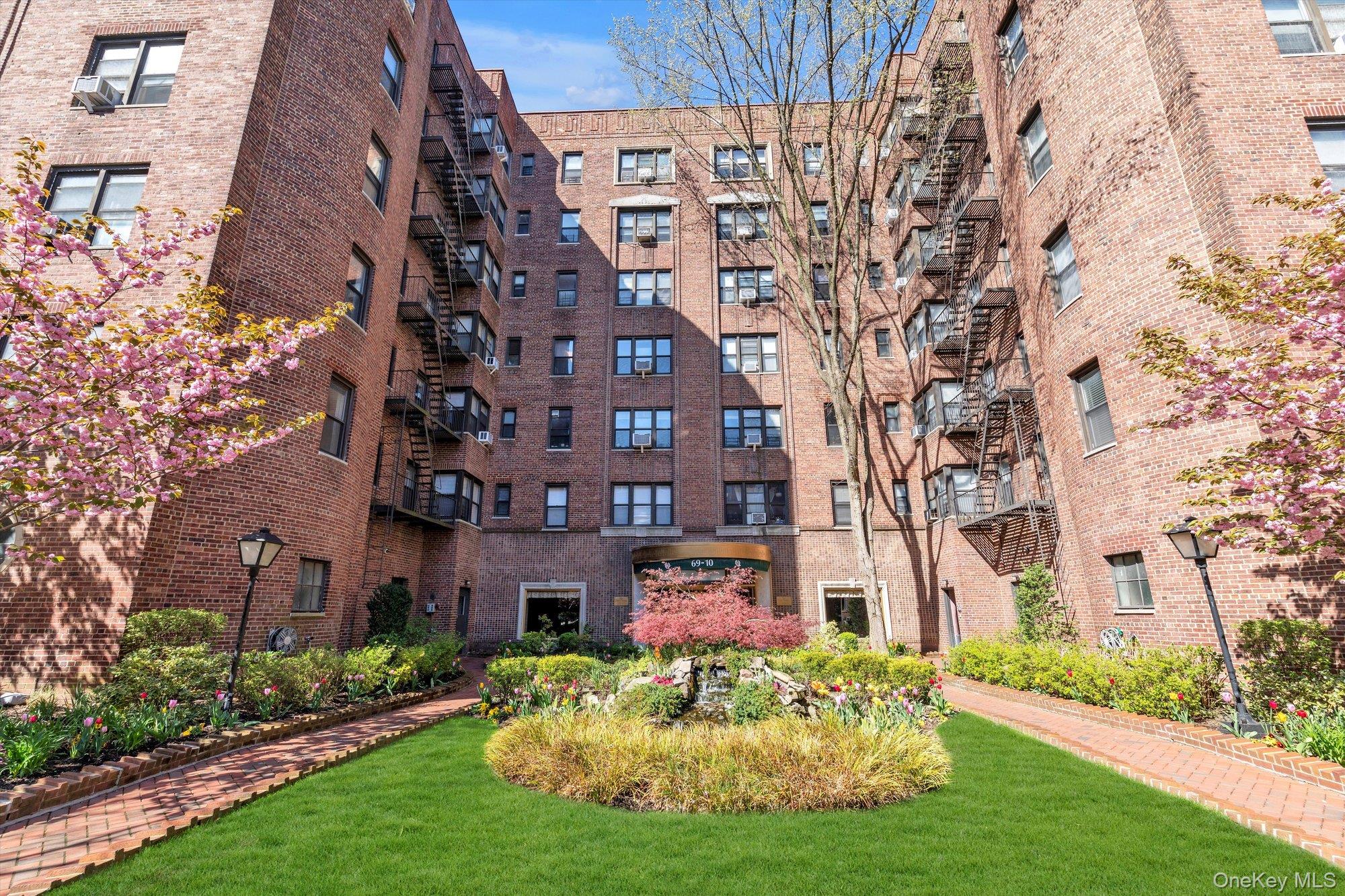69-10 Yellowstone Boulevard # 210, Forest Hills, NY 11375