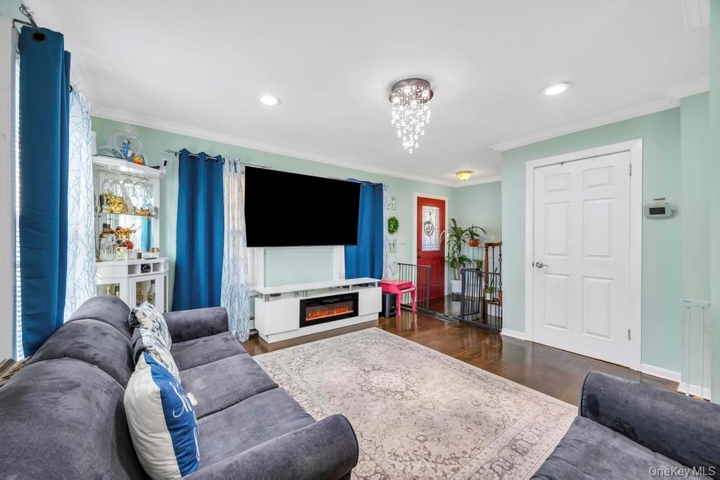 8 Madison Avenue, Glen Cove, NY 11542