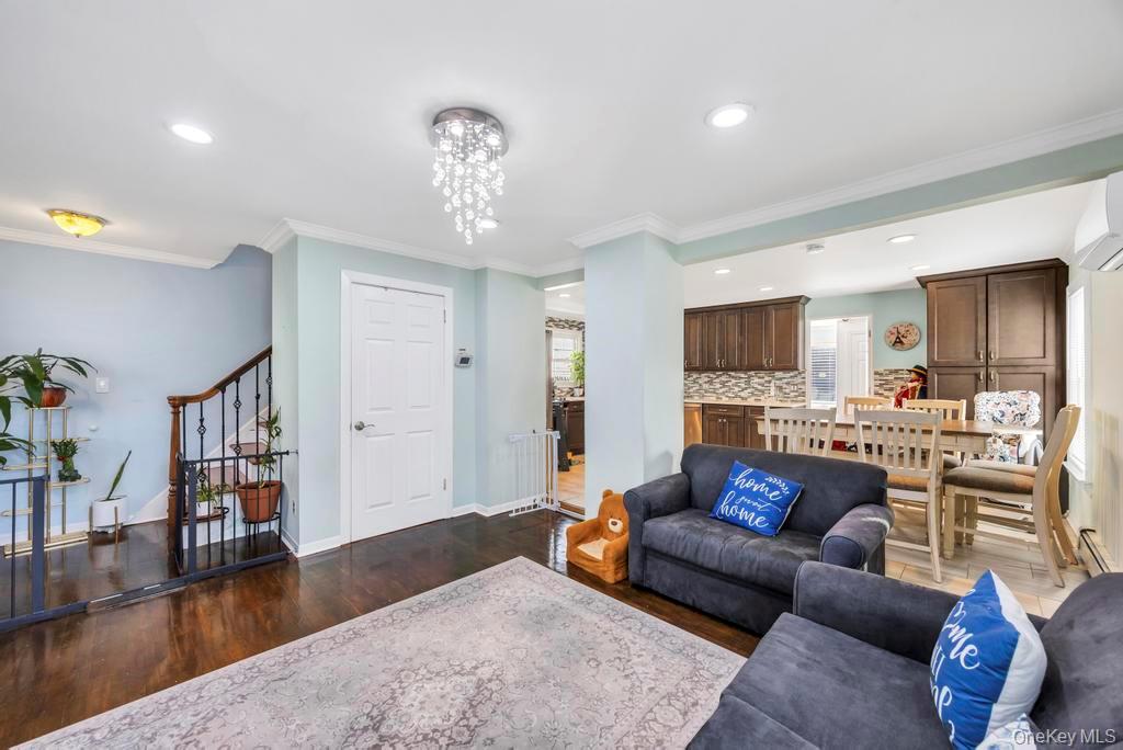 8 Madison Avenue, Glen Cove, NY 11542