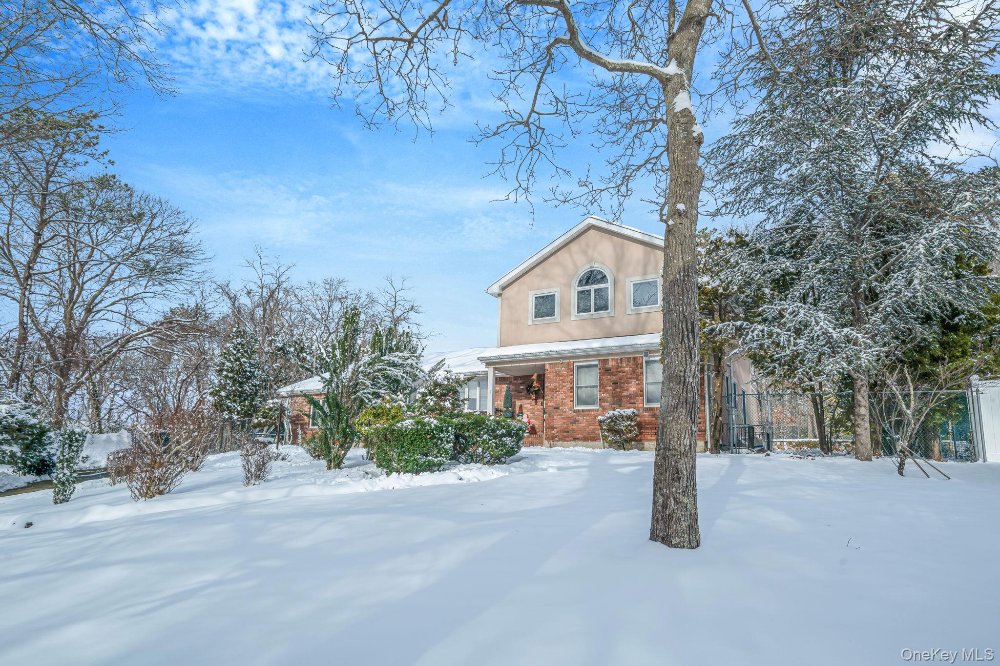 3 Huron Road, Shirley, NY 11967