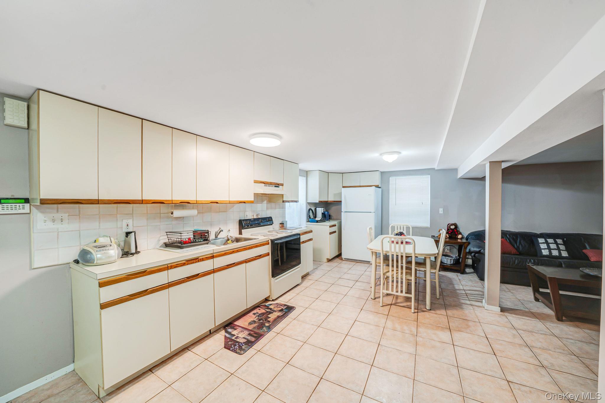 3 Huron Road, Shirley, NY 11967