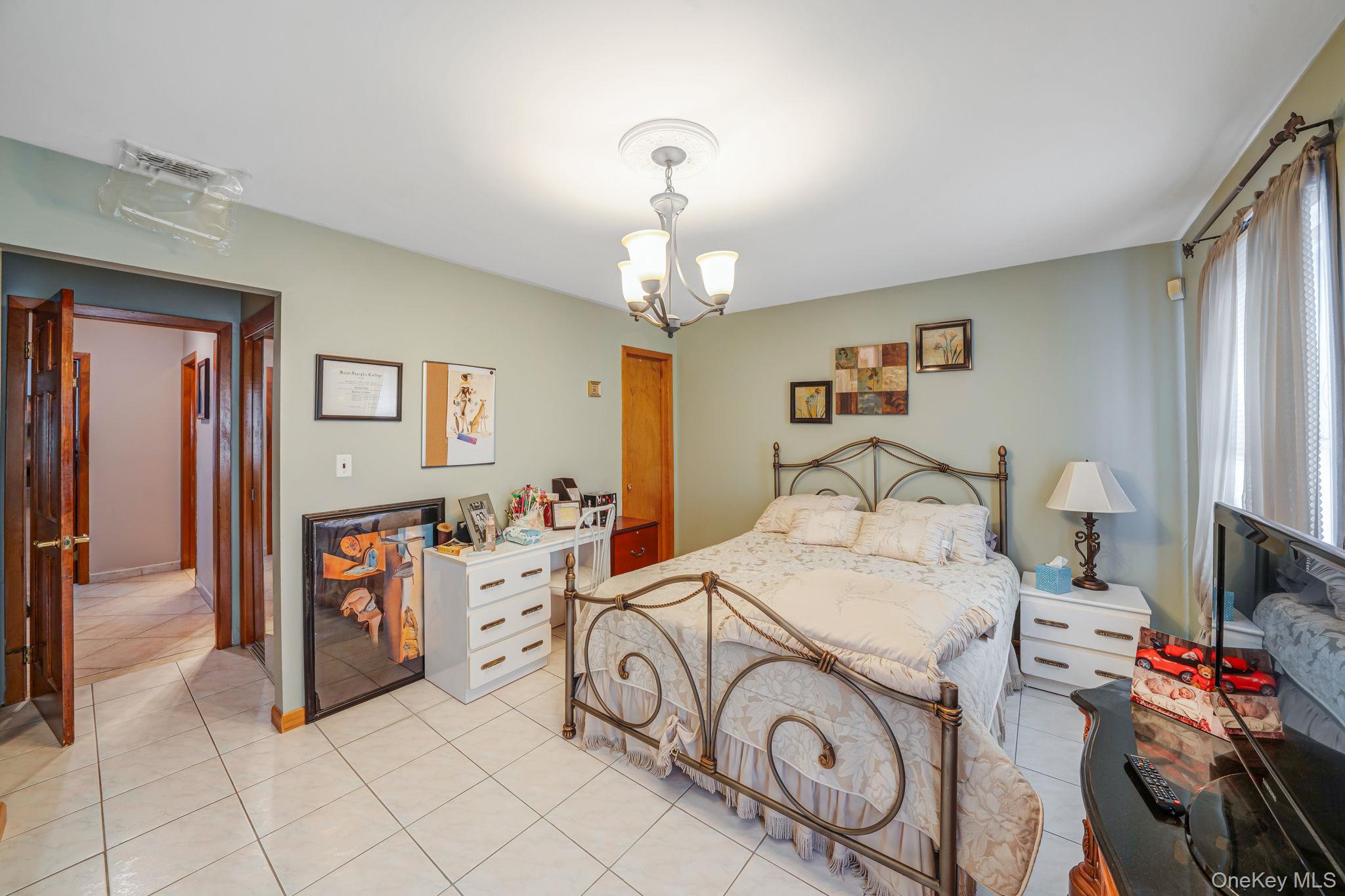 3 Huron Road, Shirley, NY 11967