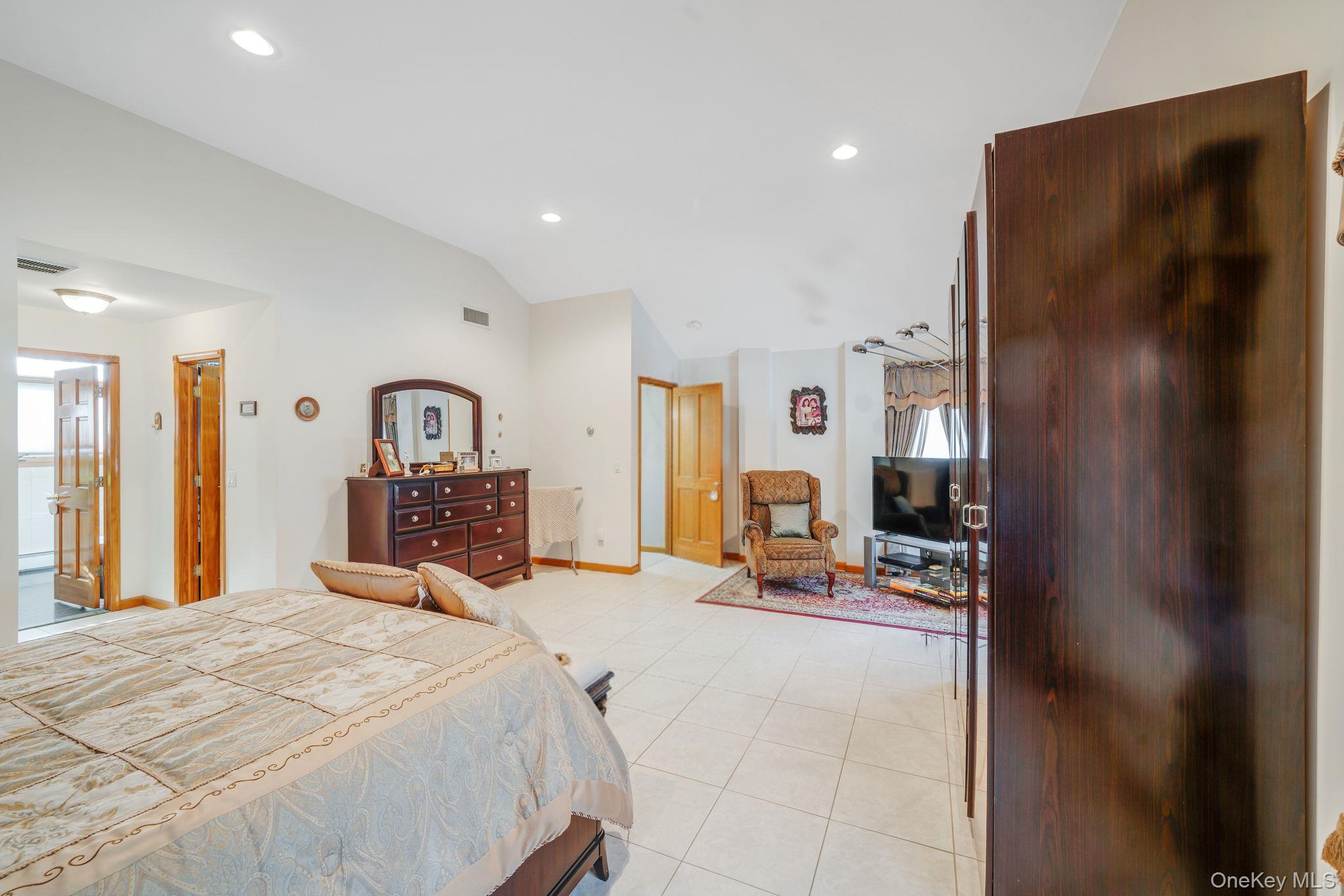 3 Huron Road, Shirley, NY 11967