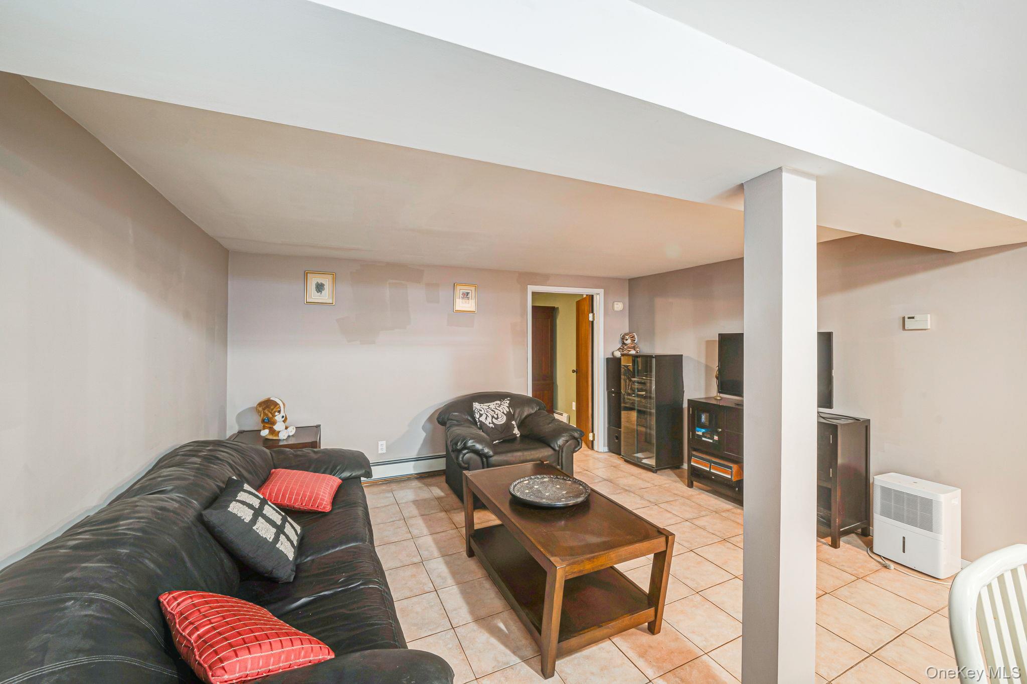 3 Huron Road, Shirley, NY 11967