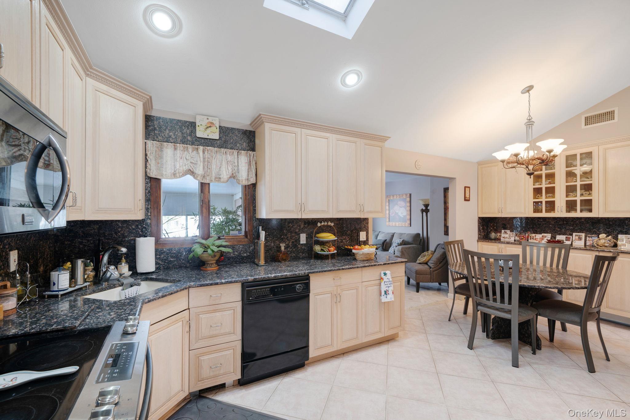 3 Huron Road, Shirley, NY 11967