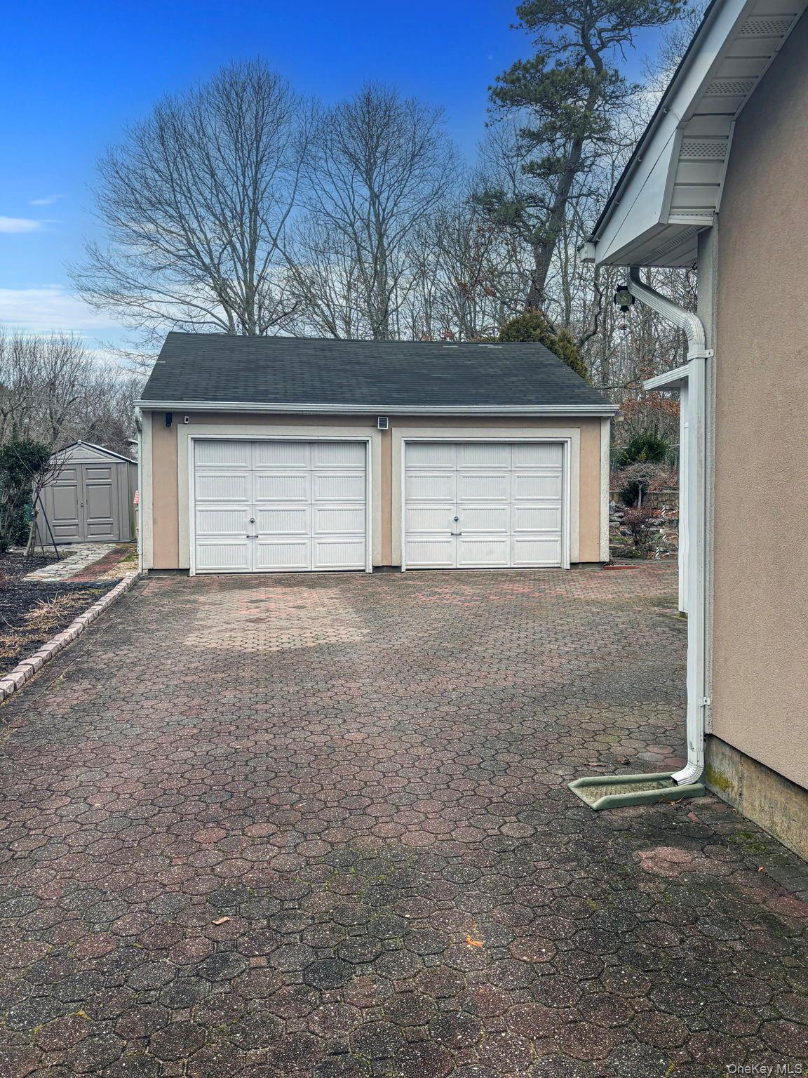 3 Huron Road, Shirley, NY 11967