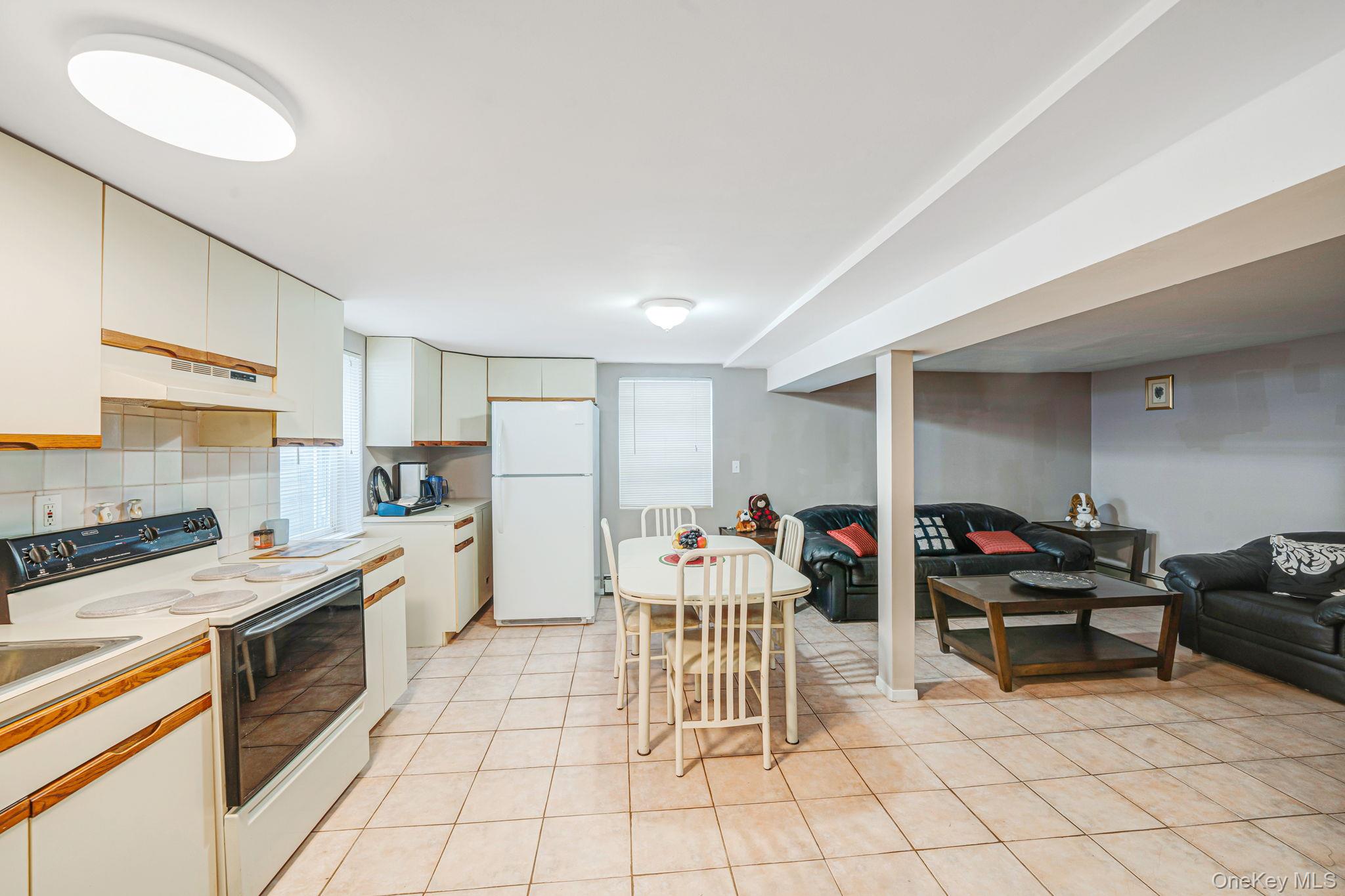 3 Huron Road, Shirley, NY 11967