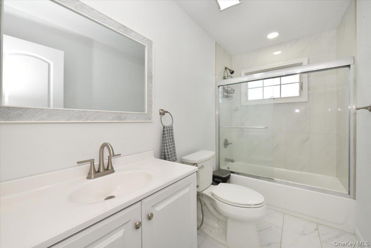 551 Grand Avenue, Lindenhurst, NY 11757